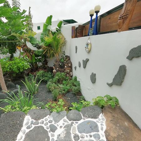Paisaje Lunar Tinajo Exterior photo
